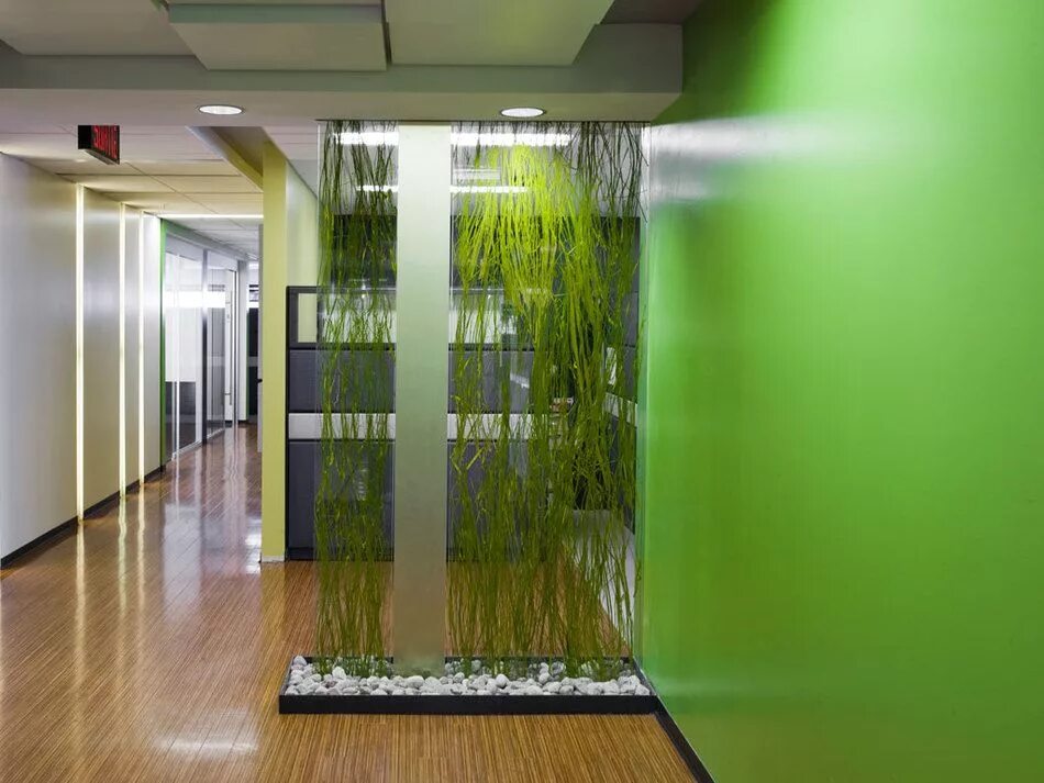 Интерьер г образной гостиной. Нестандартные гостиные интерьер. Трехкомнатная квартира в стиле минимализм. Form room. Кухня гостиная буквой г.