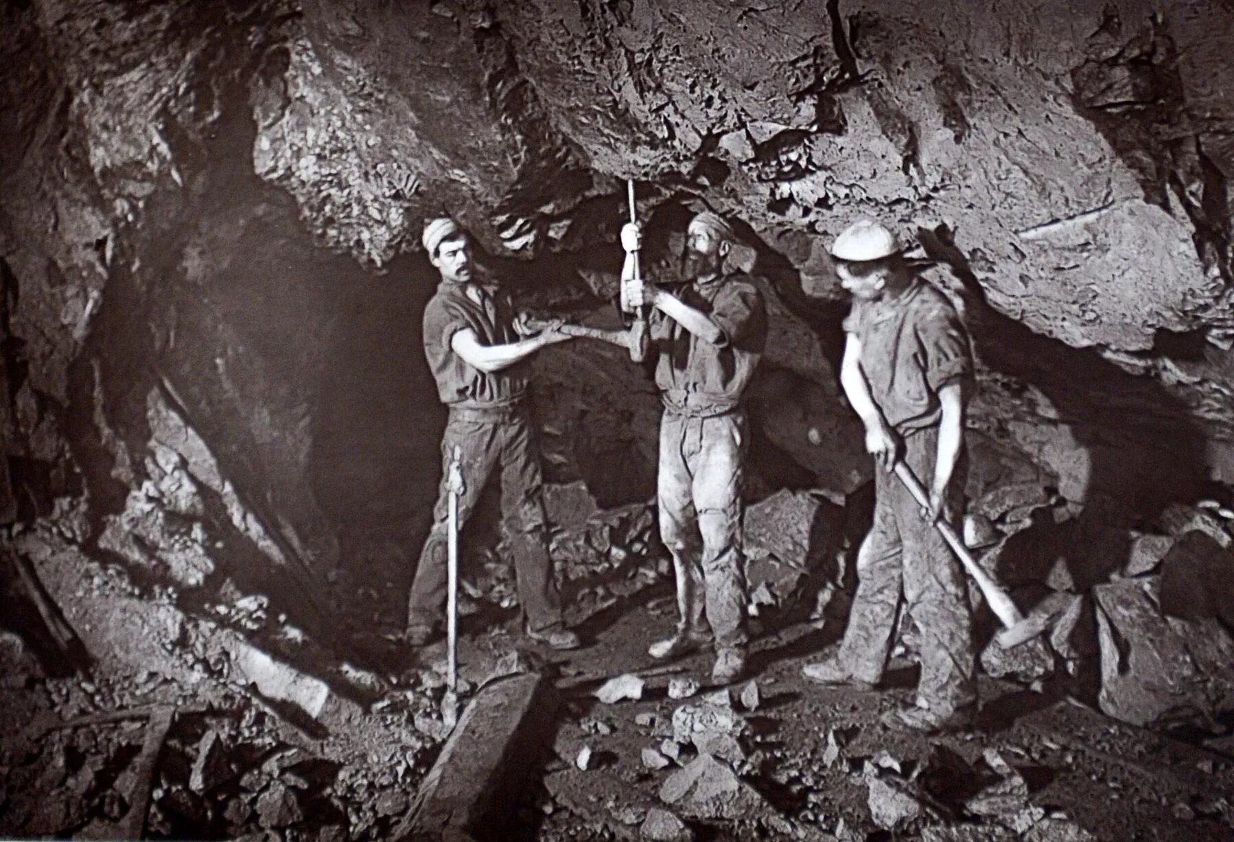 Шахты в Корнуолле 19 век. Шахты 1910. Шахта 1890х. Miners 1890s. Voices miners