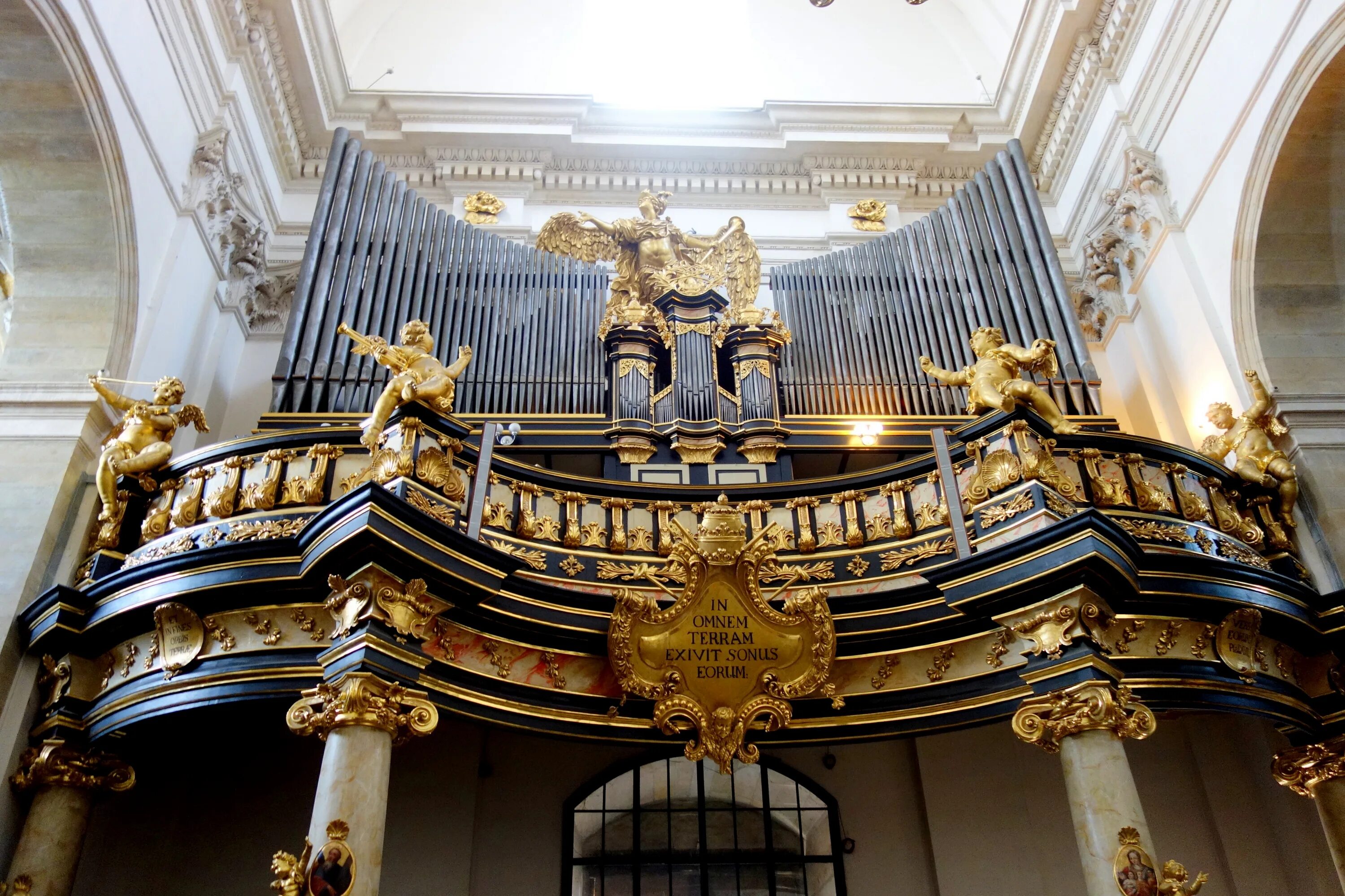 Church of Peter and Paul Krakow inside. Орган 5 мая