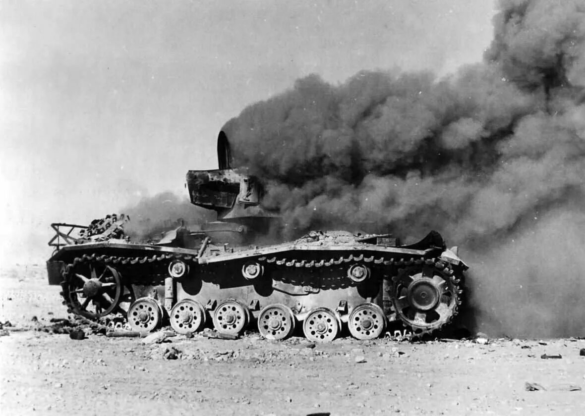 Подбитый вражеский танк. Танк panzer 3 подбитый. подбитый танк толди. подбитые танки панзер 2.