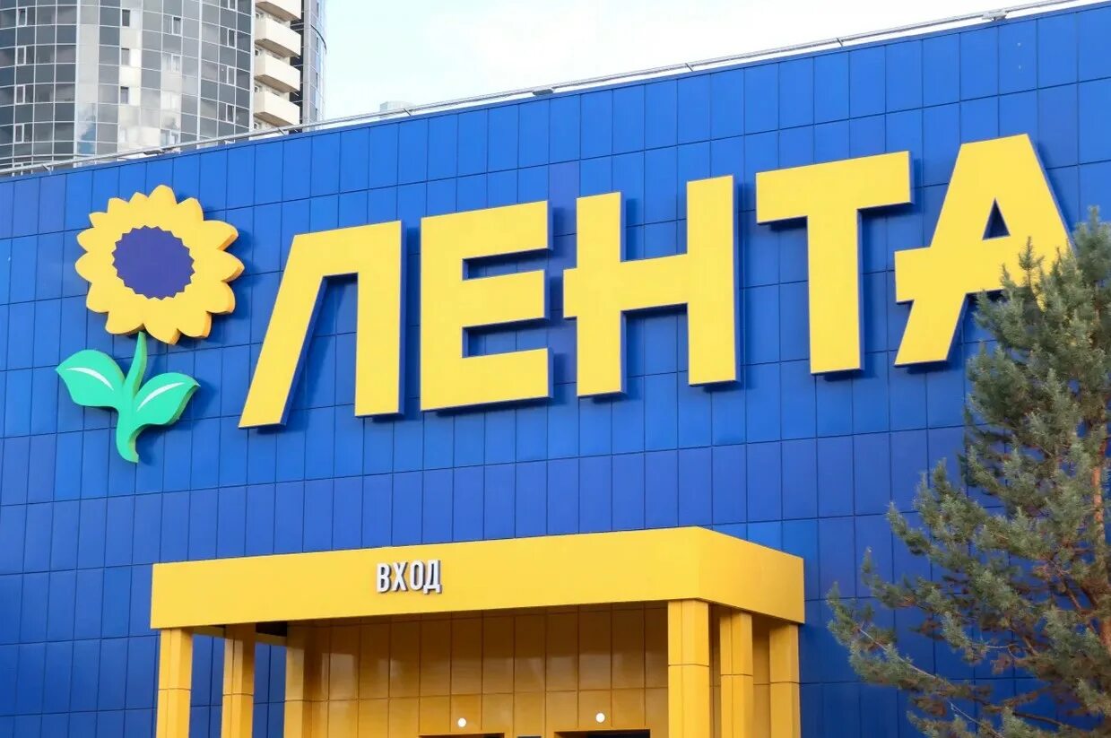 Украшение магазина шариками. Касторама строительный гипермаркет. Metro магазин челябинск. Магазины с желтой расцветкой. Канцелярские товары магазин вывеска.