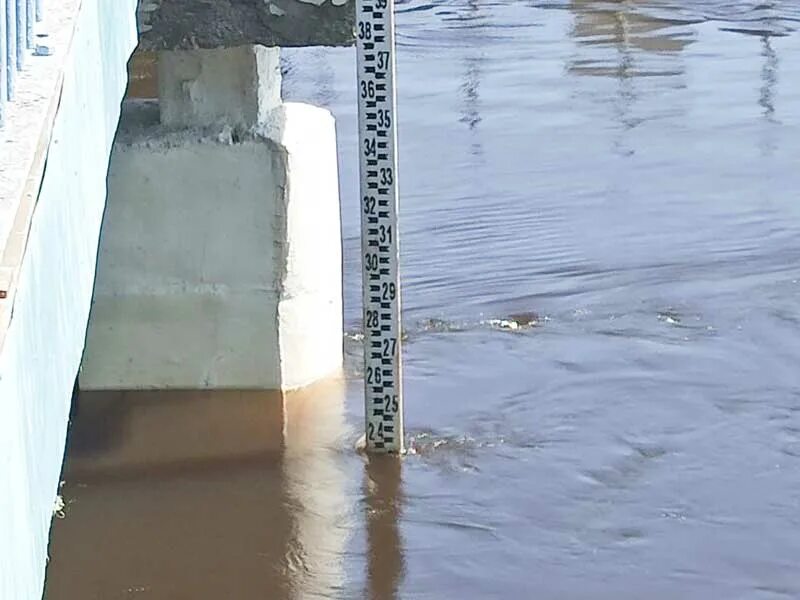 Кратковременный подъем уровня воды в реке вызванный. Поднятие воды. Подъем воды. Многоступенчатый подъём воды. Поднятие воды в середине.