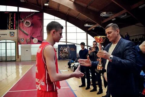 Тренер бойцовского клуба