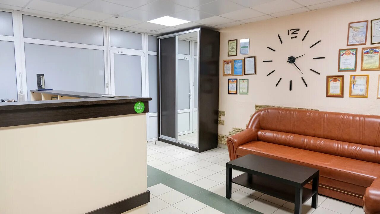 Альтернатива казань страхование. Альтернатива казань наркология. Космонавтов 71 казань. Клиника альтернатива казань наркологическая. Октябрьская 13 казань альтернатива клиника.