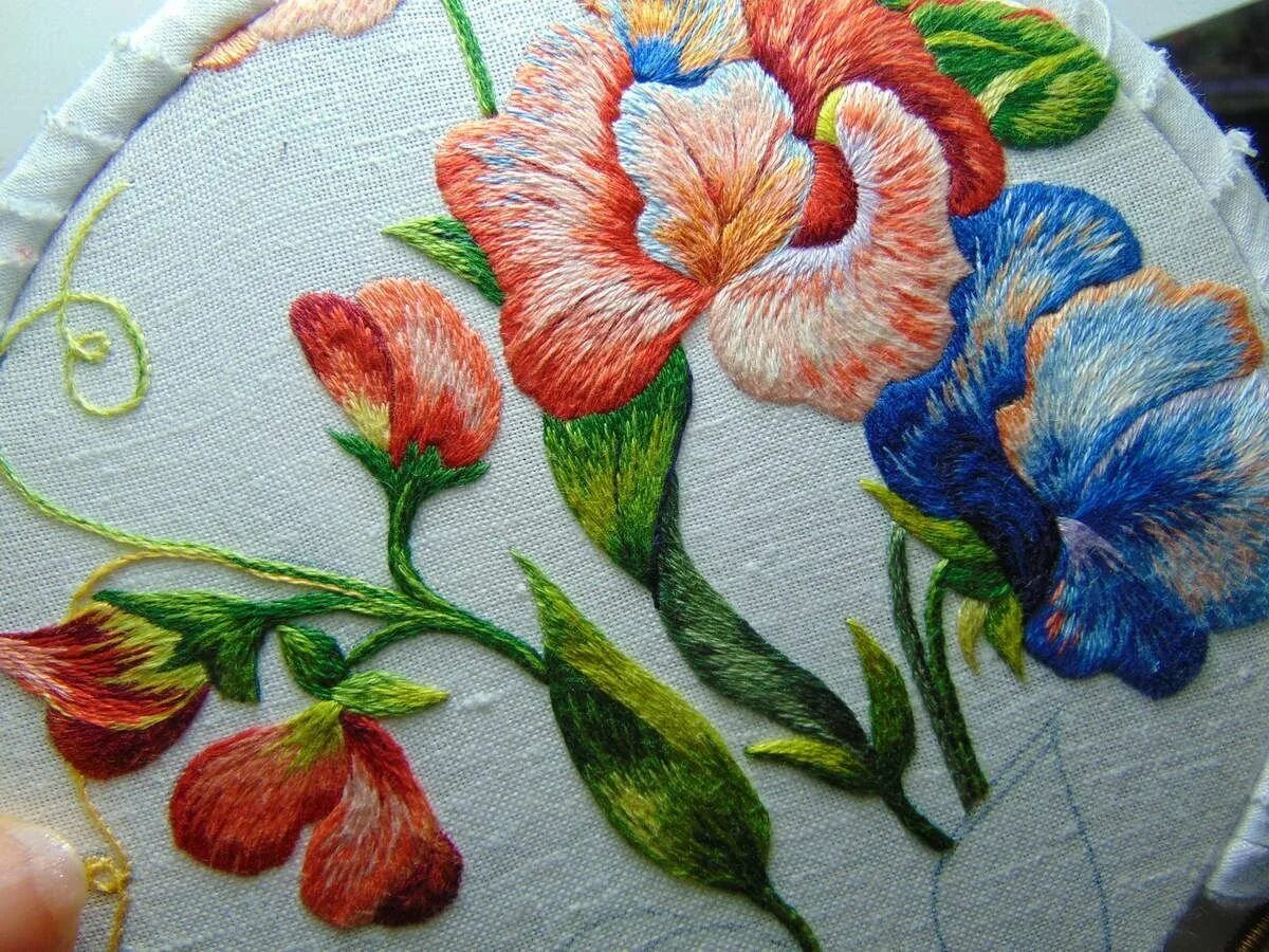 Гладь оптом. Кулирная гладь сочная оливка. Старинные вышивки наволочек. Трикотаж кулирная гладь. Дизайнерская вышивка.