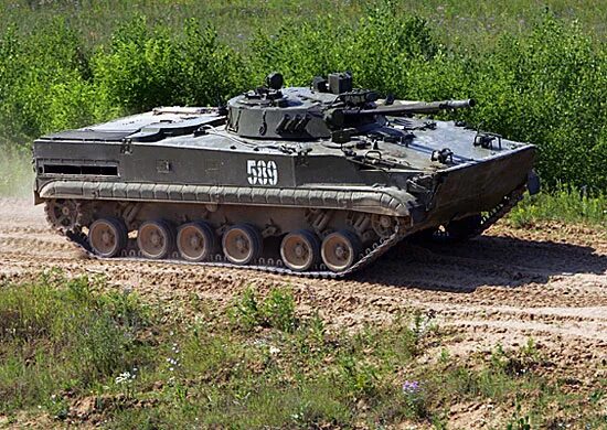 Мотострелковая машина. Боевая машина пехоты бмп-2км. Бмп-2 алабино. Бмп 2. Мотострелковая машина.