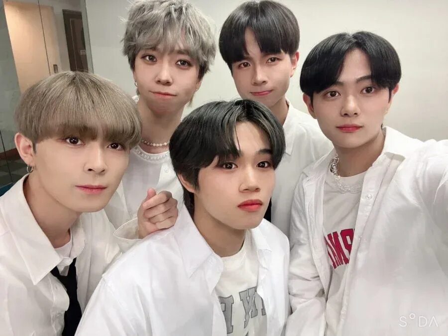 Новая группа n. Nrg kpop. Новая группа n. Новая группа. N.