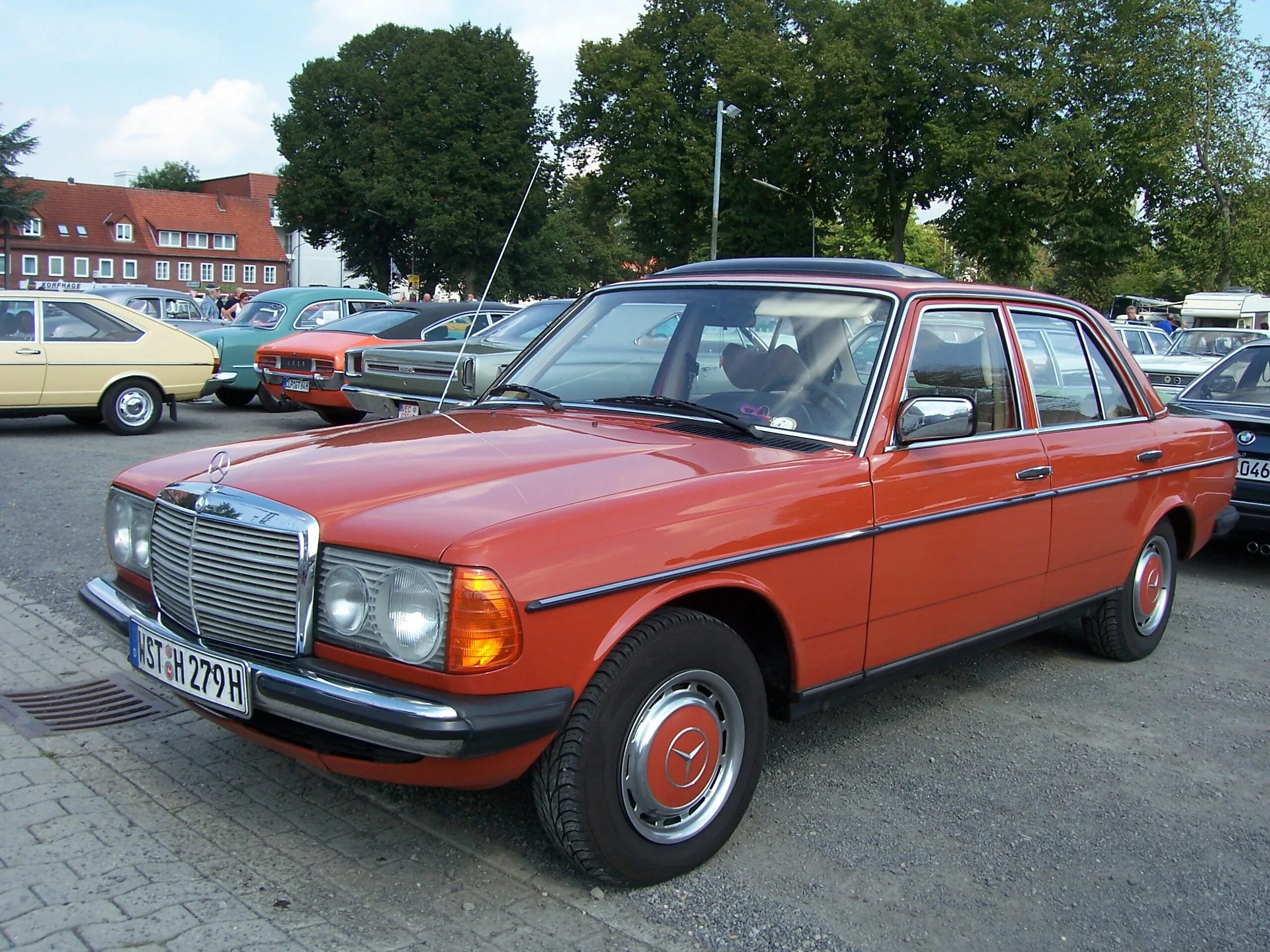 Mercedes 200 цена. Mercedes Benz 200d. Мерседес Бенц 200 д. Mercedes-Benz w123 200. Мерседес Бенц с 200d.