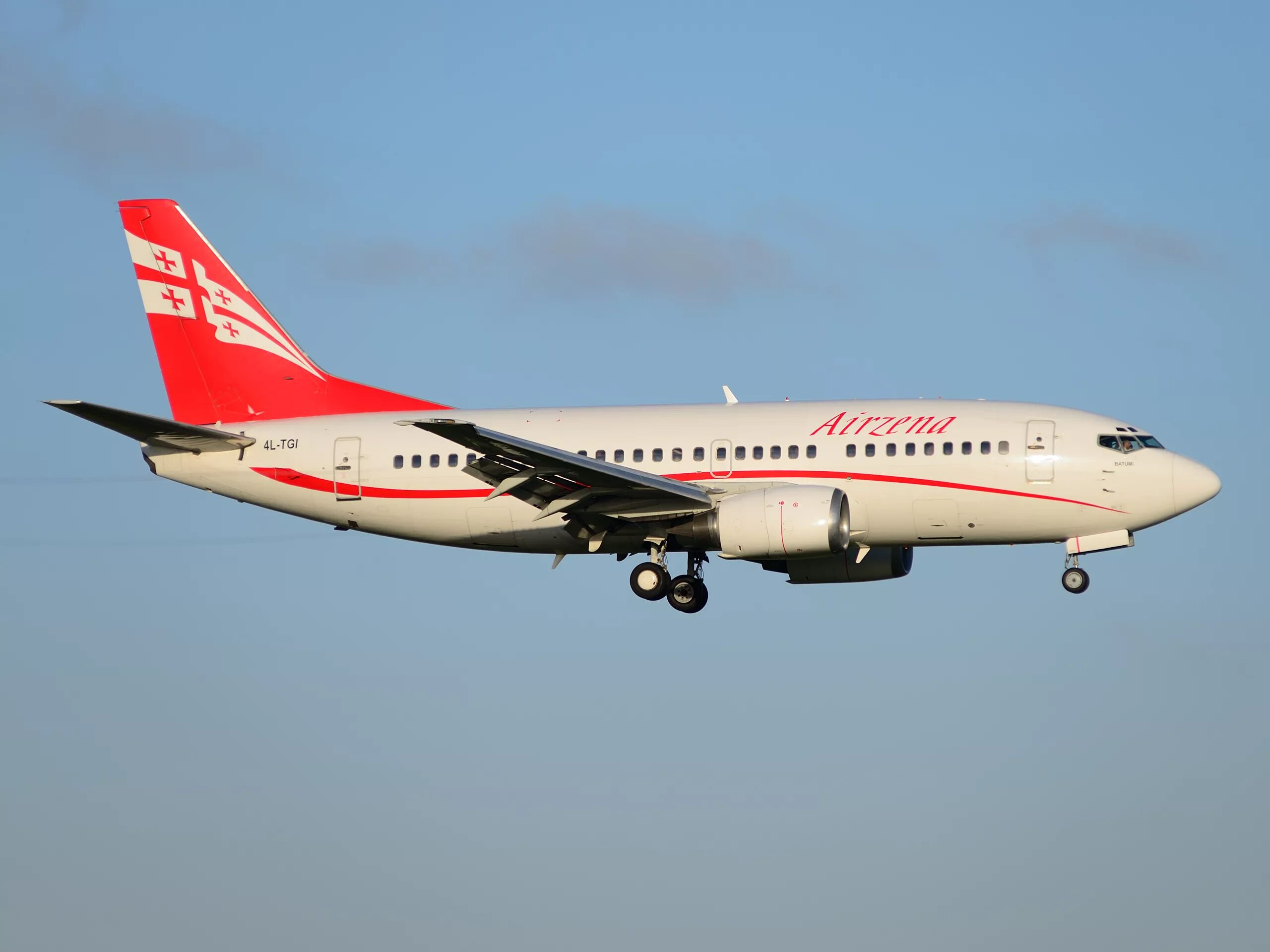 Самолет грузи. Georgian Airways Boeing 737. Боинг 737 грузинские авиалинии. Boeing 737 Georgian. А9 627 Georgian Airways.