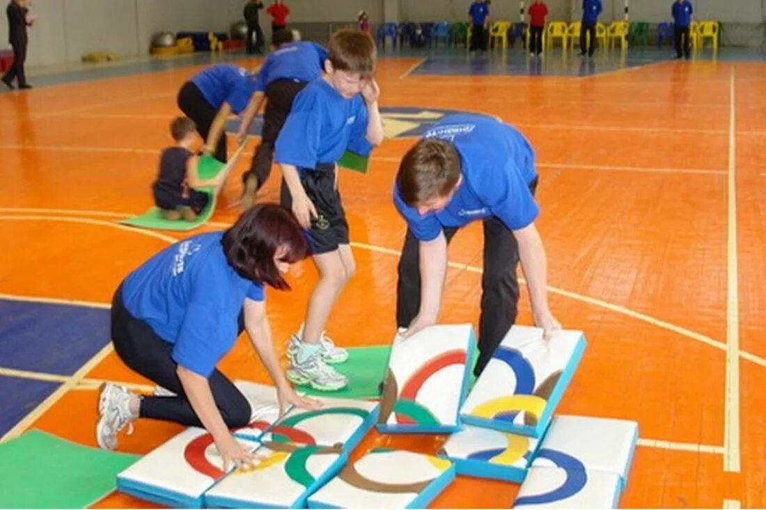 Спортивный праздник для мам. Спортивный праздник. Спортивные мероприятия для детей. Спортивные соревнования для дошкольников. Спортивный праздник для детей.