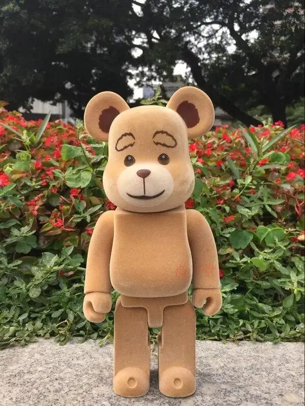 Как называется фигурка медведя. Bearbrick 400. фигурка bearbrick ted. мишки bearbrick. bearbrick kaws.