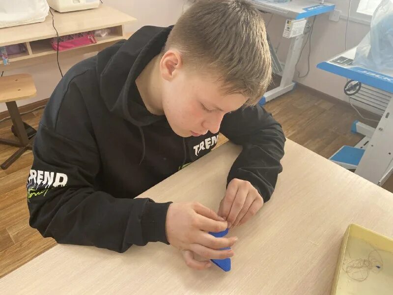 Уроки труда в школе для мальчиков. Обучение мальчиков москва. Обучение мальчиков москва. Московский колледж электромеханики и информационных технологий. Компьютер для детей.