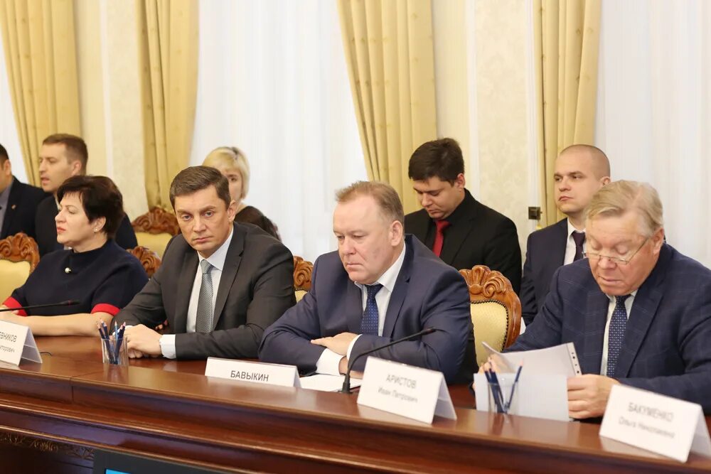 Чиновники мэрии. Чиновники мэрии. Чиновники мэрии. Чиновники московской мэрии. Мэрия москвы сотрудники.