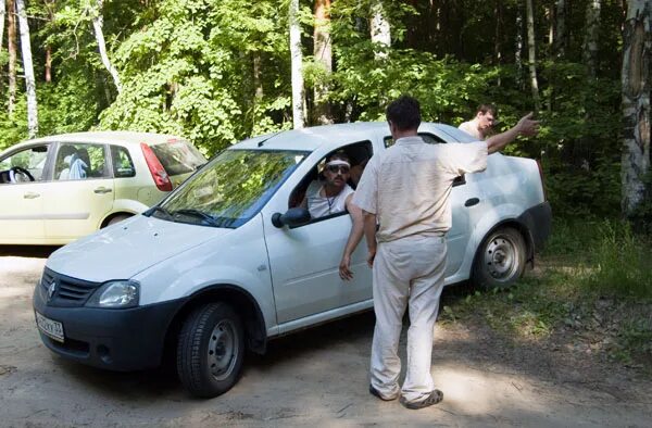 Автомобиль встречи легковым автомобилем. Встреча в машине. БДА чисталомати автомобили.