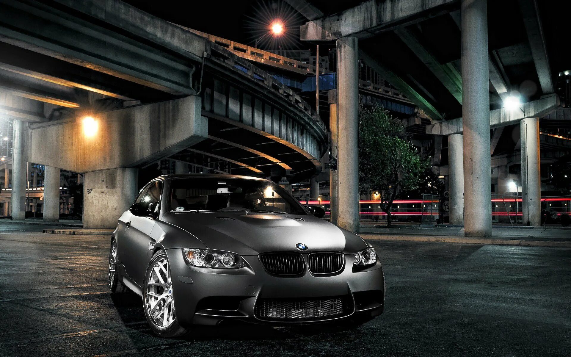 BMW м8. BMW m3 черный 1080x1920. BMW m3 черная матовая. BMW m3 в городе. Красивая заставка машины