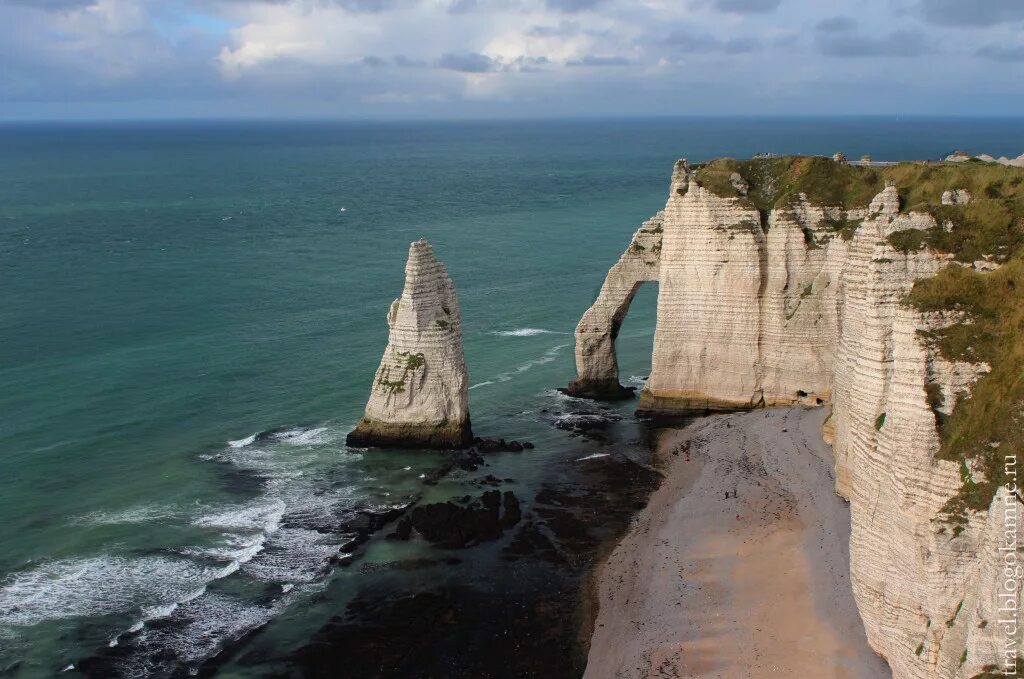 моне скалы в этрета 1886. картина скалы в этрета к моне. скалы этрета моне. клод моне этрета 1883. клод моне маннпорт.