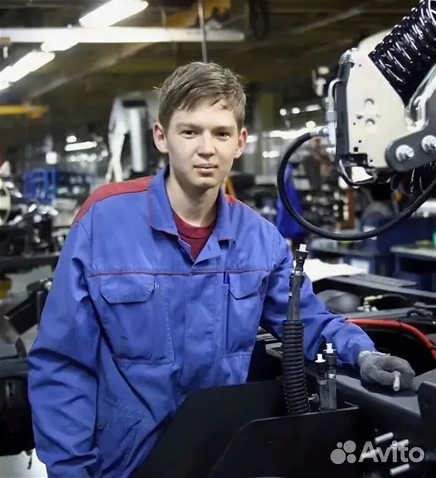 Слесарь ремонтник. Ремонтник на заводе. Слесарно-сборочные работы. Слесарь ремонтник промышленного оборудования. Работа слесаре москве вахта.