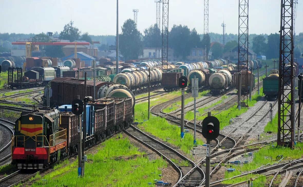 Производство маневров на станциях. Сортировочная ЖД станция Екатеринбург. Екатеринбург-сортировочный ЖД станция. Сортировочная станция РЖД. Маневровый парк РЖД.