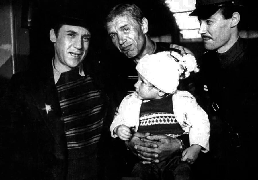 Встречи изменить нельзя съемки. Место встречи изменить нельзя кадры со съемок. владимир конкин и владимир высоцкий съемки. место встречи изменить нельзя съемки. место встречи изменить нельзя фильм 1979 кадры со съемок.