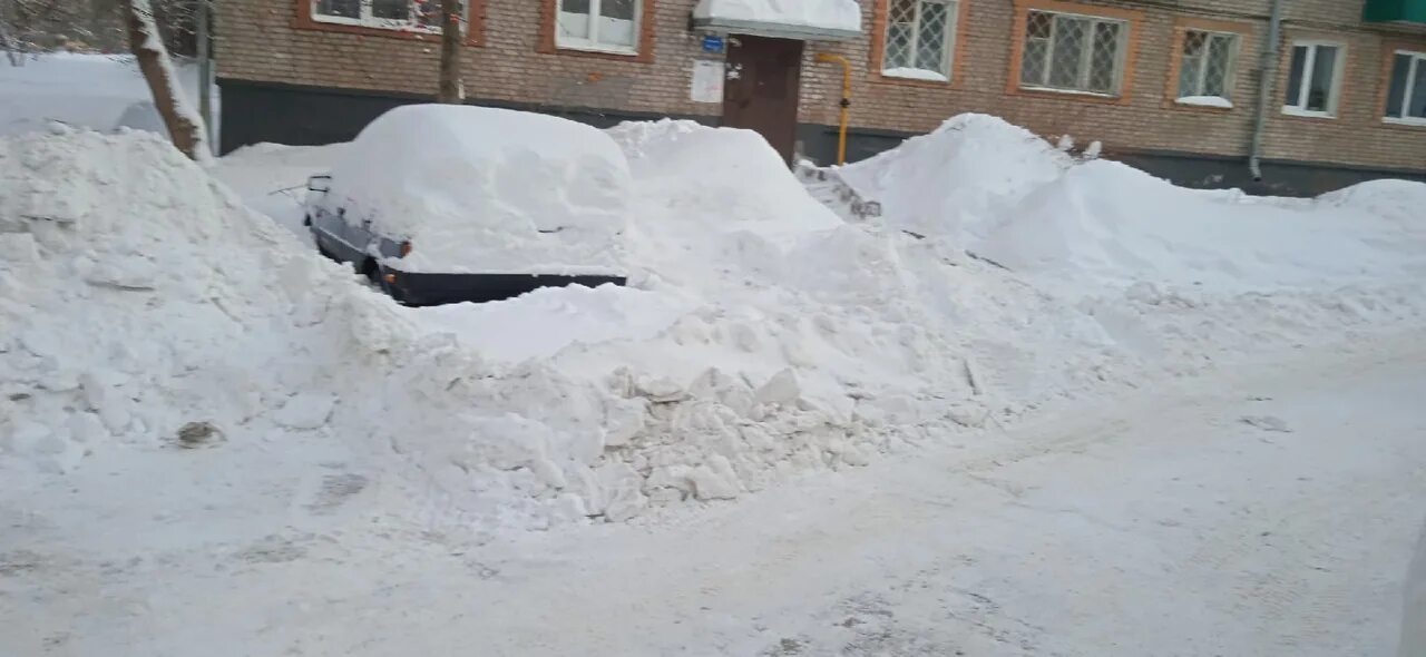 Сухой снег бывает. Проспект октября 83/1 Уфа. Снег в кастрюле. Оплуживание снега это. Ферзь напротив снега.