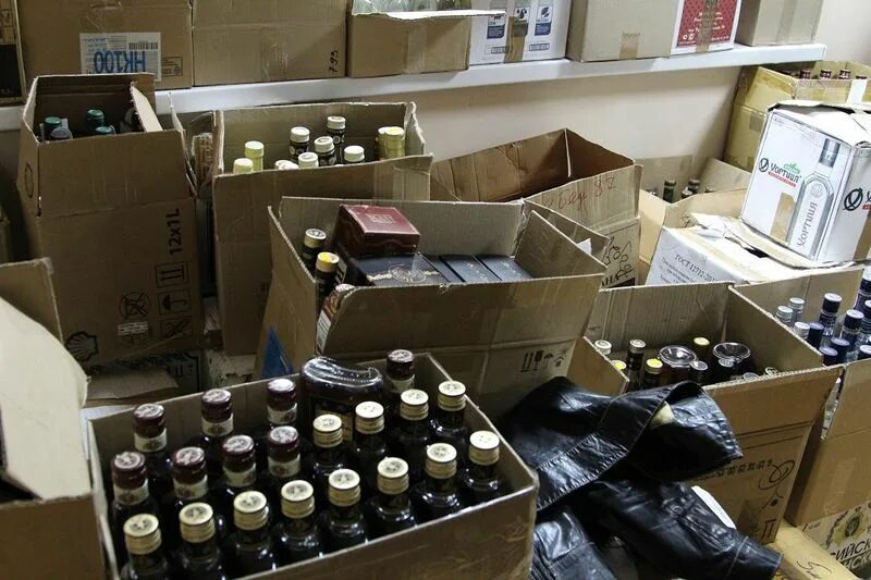 Конфискация продукции. Вещи изъятые из ворота. Не изъятыми остаются. Не изъятыми остаются. Конфискованный алкоголь.