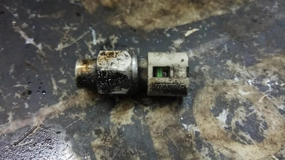 0 бензин 2014г. 8200671272 датчик давления масла. Датчик давления масла дастер 2. 8200671272 датчик давления масла renault. 6.