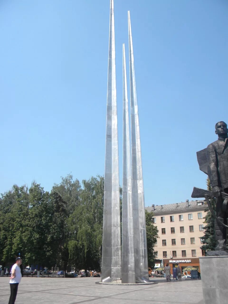 Три штыка тула. Мемориал три штыка тула. памятник 3 штыка в туле. тула обелиск 3 штыка.