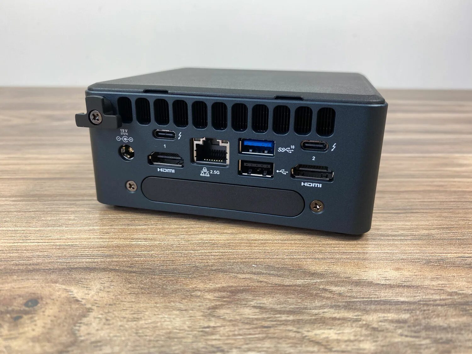 Rog nuc. Nuc11tnhi7. Intel® NUC 11 Pro Kit nuc11tnhi3. NUC bnuc11tnhi30002. Bnuc11tnhi50000.