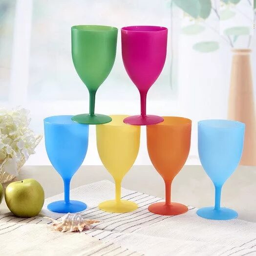 Пластиковые бокалы купить. Цветные пластиковые бокалы. Красивые пластиковые бокалы. Пластиковые бокалы для вина. Разноцветные пластмассовые бокалы.