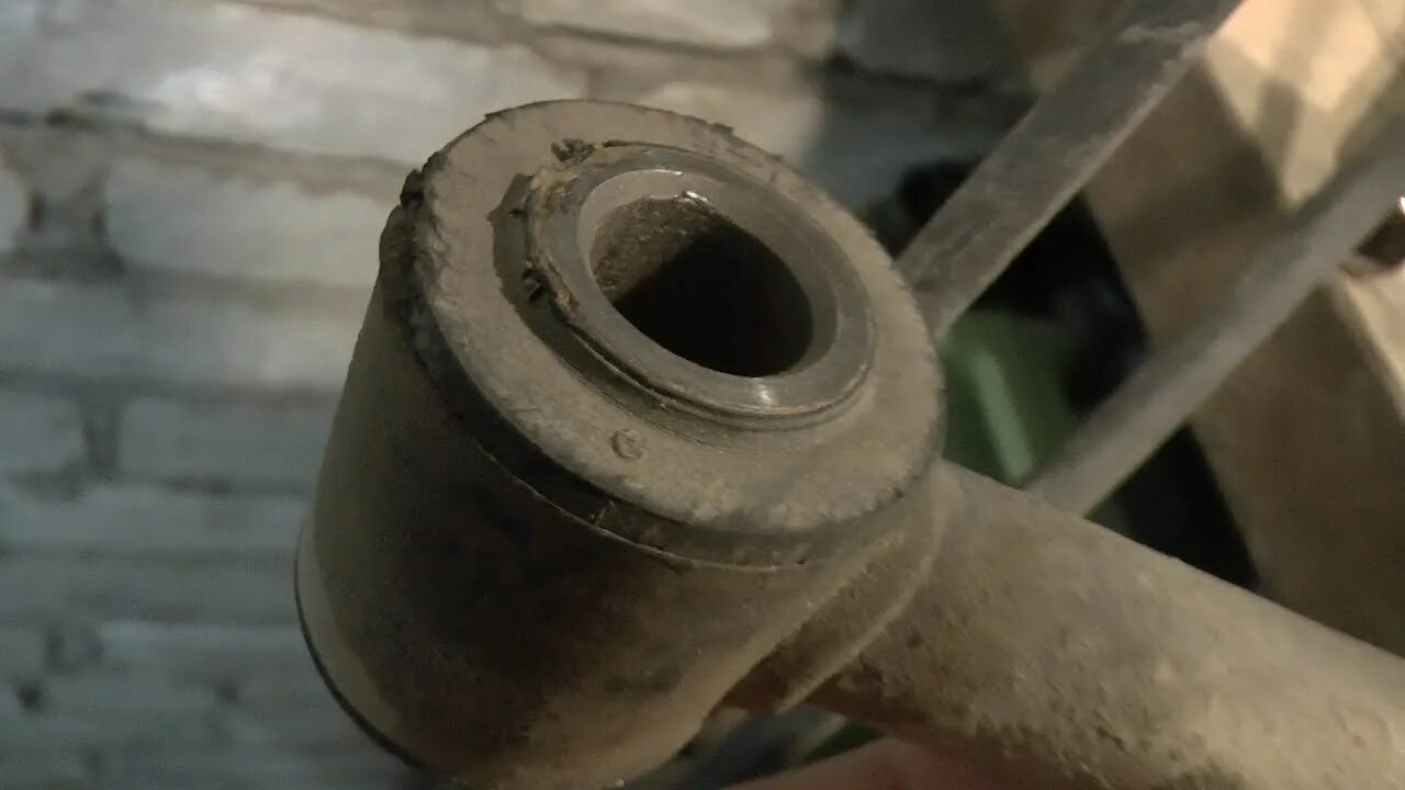 Замена сайлентблока задней поперечной тяги