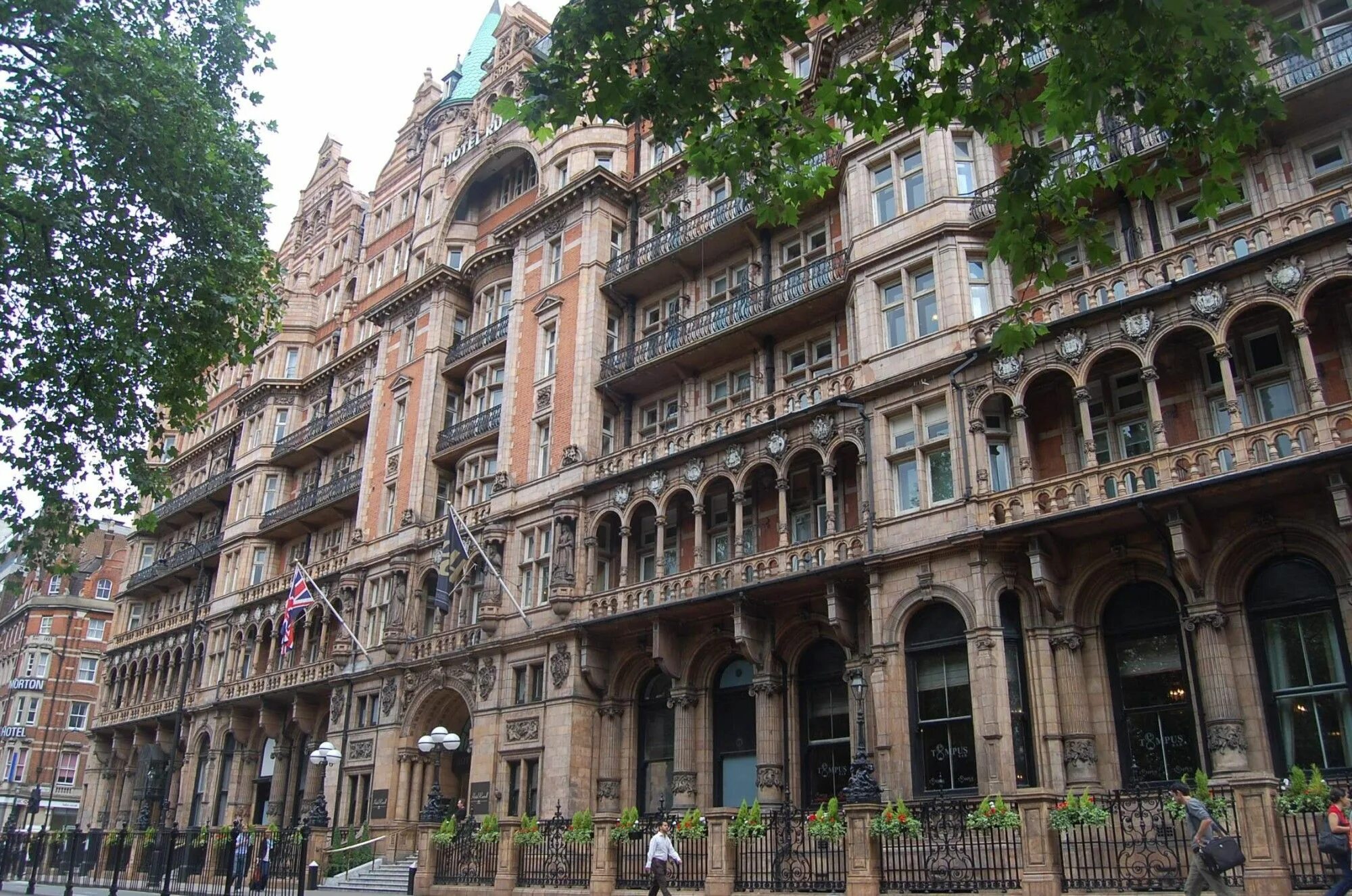 Book room at russell hotel london. Отель в лондоне. Book room at russell hotel london. Отель рассел. Отель.