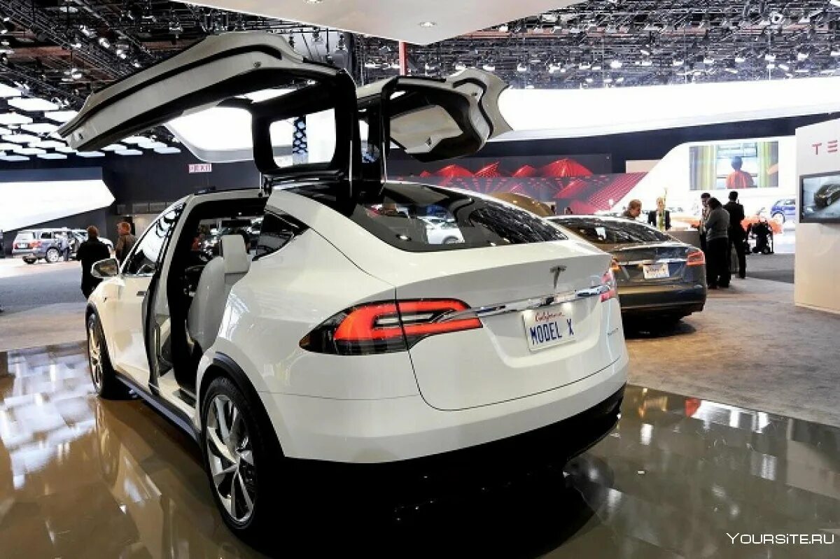 Тесла новая в россии. Tesla model x 2015. Tesla model x 2015-2022. Tesla model x и BMW x6. Tesla model x Signature.