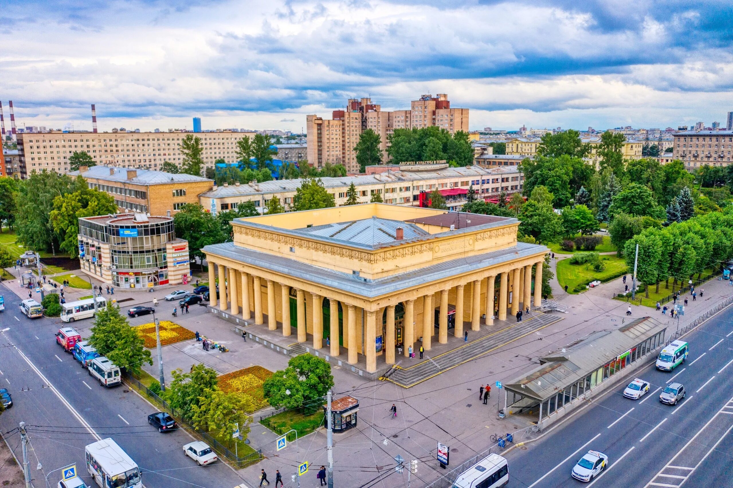 Метро в кировском районе санкт петербурга. Метро кировский завод санкт-петербург. станция кировский завод. станция метро кировский завод. станция метро кировский завод павильон.