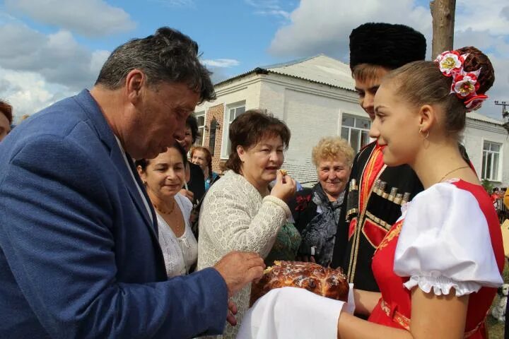 Станица Архангельская Краснодарский край. Станица Архангельская дом культуры. Станица Сиротинская Волгоградская область Иловлинский район. Достопримечательности в станице Архангельской.