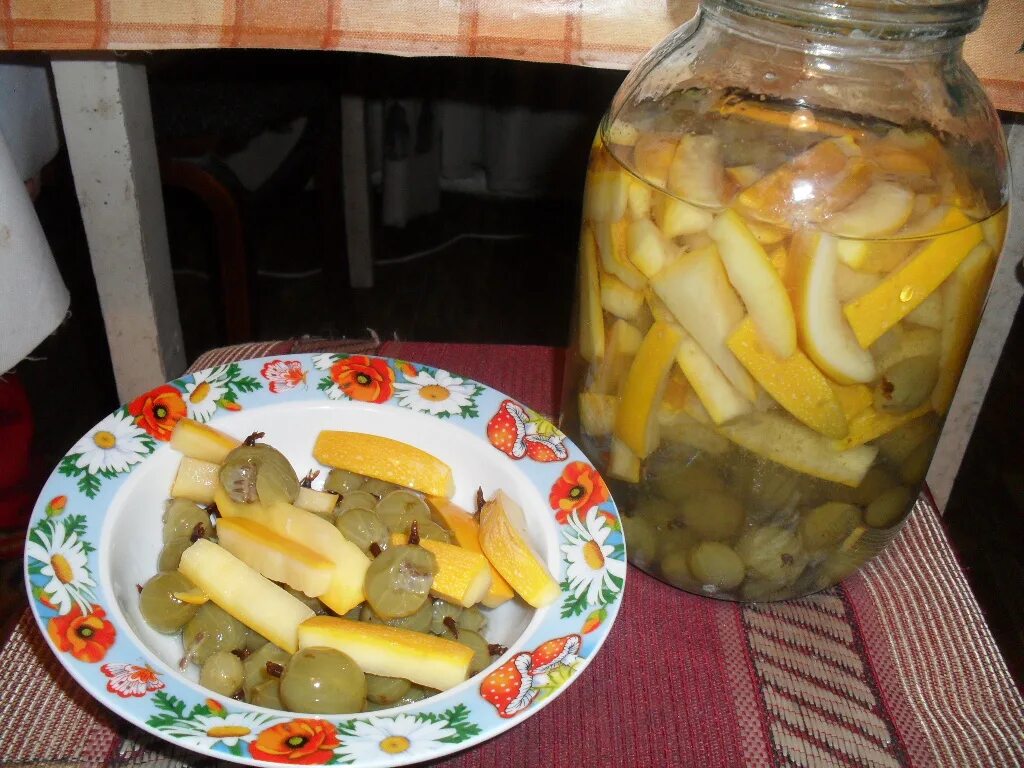 Компот из кабачков на зиму рецепты пальчики. Компот из кабачков. компот алычи с кабачко. компот из кабачков на зиму. алыча с кабачками компот на зиму.
