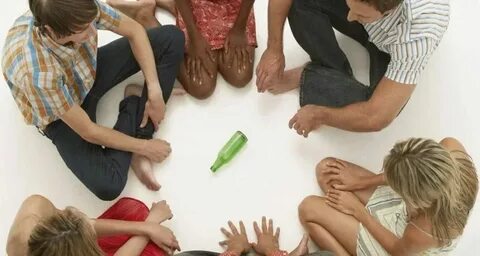 Игра с сестрой в бутылочку