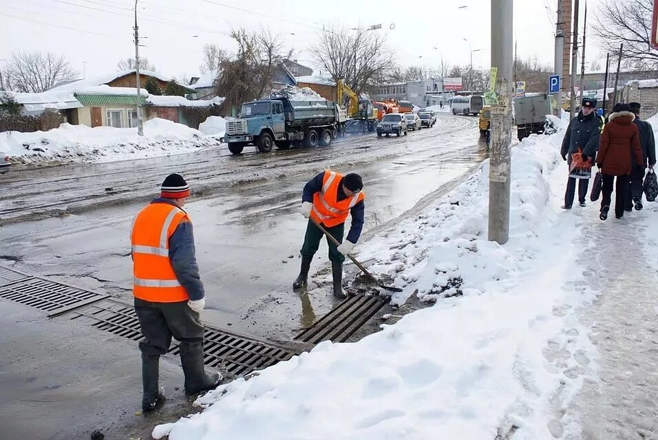 Состояние паводка. Ливневая канализация в городе. Подготовка к паводку. Ливневки в городе. Ливневка зимой.