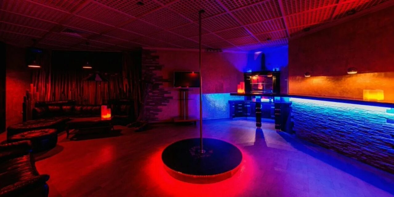Москва офис клаб. Клаб хаус логотип. Club house пограничная ул. Club house. Бар хаус мончегорск.
