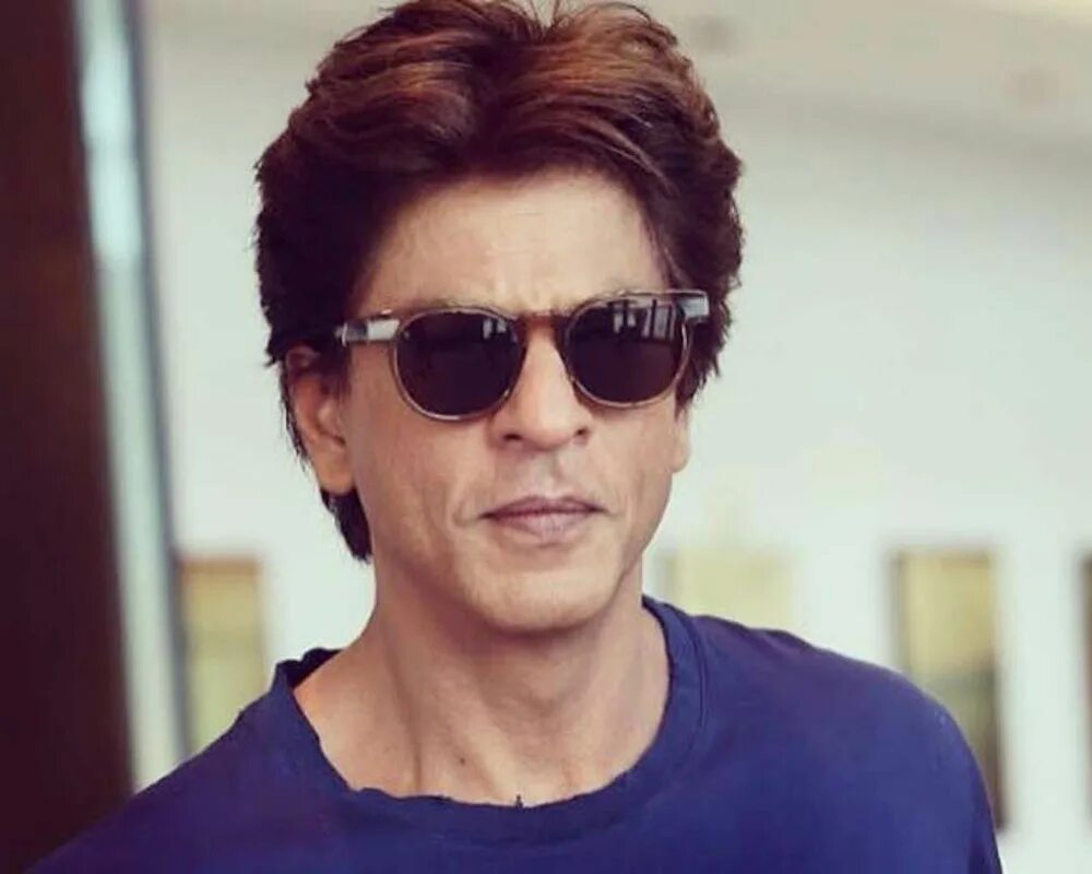 Шахрукх кхан в больнице. Шахрух хан. шахрукх кхан в молодости. shahrukh khan хороший день.