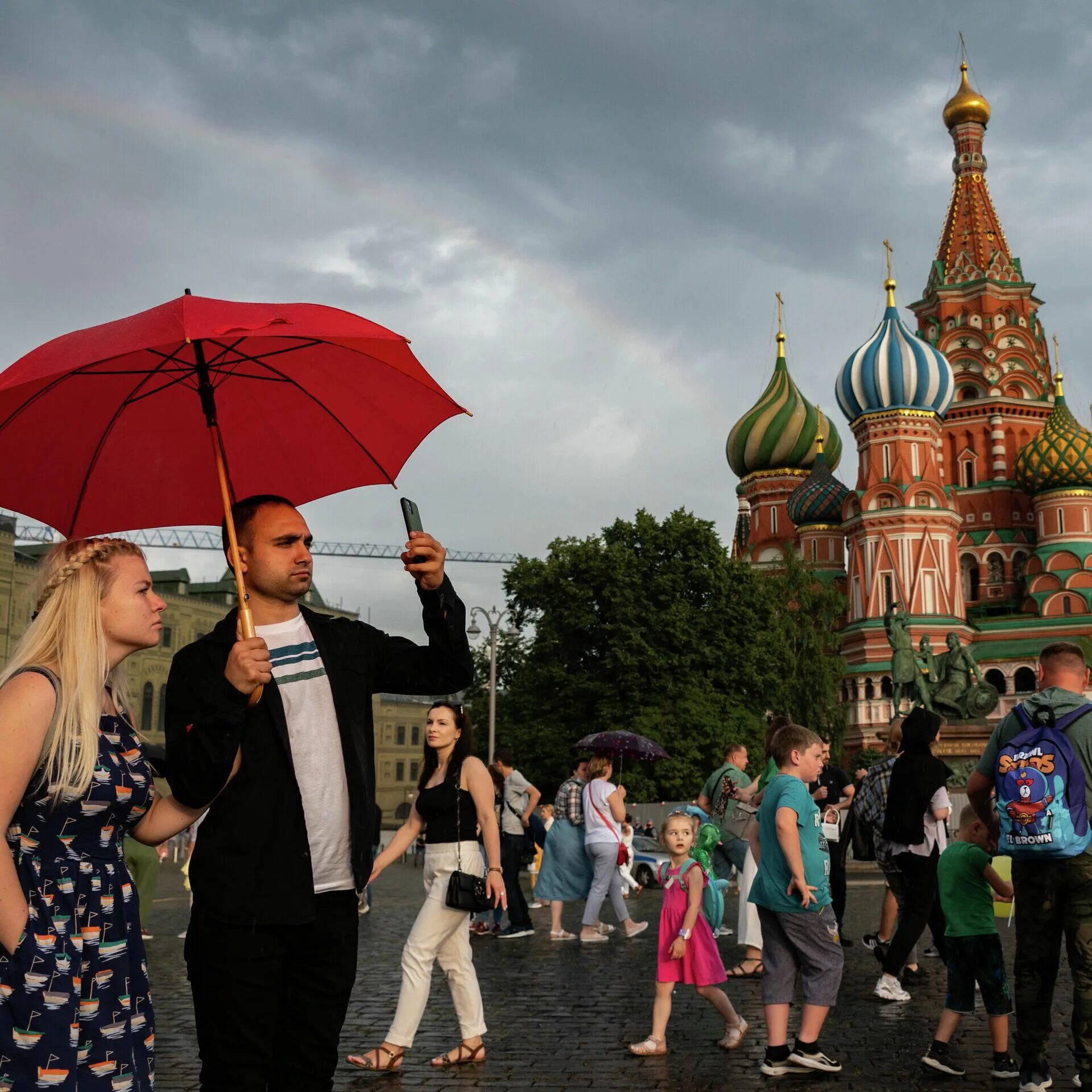 Туристы в москве. Жара лето в москве 2021. Поездка в москву. 15 16 июня в москве. Москвичи люди как люди.