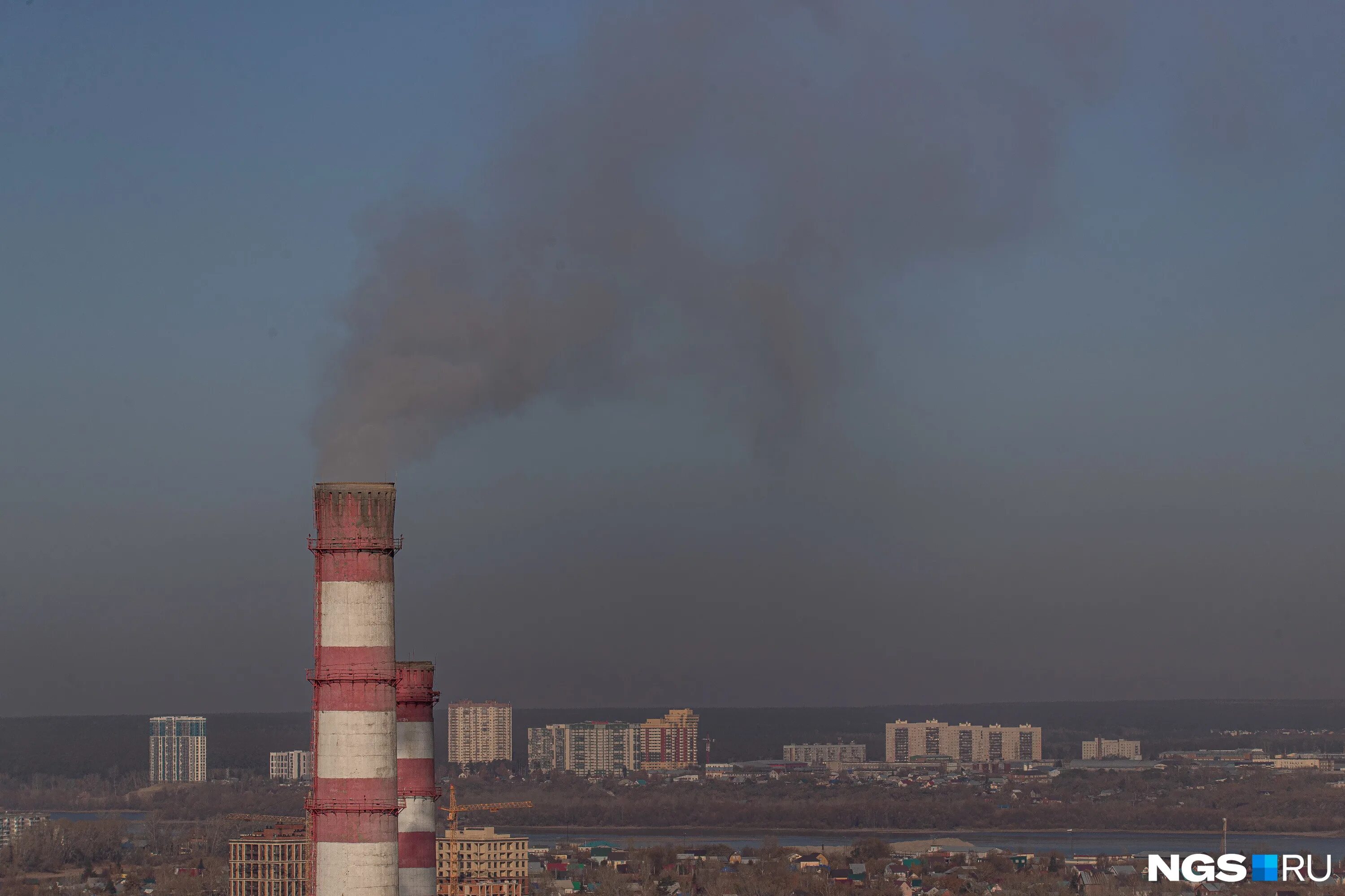 Самый чистый воздух. Грязный воздух новосибирск. новосибирск смог грязный воздух. новосибирск грязный завод. загрязнение воздуха новосибирск фото.