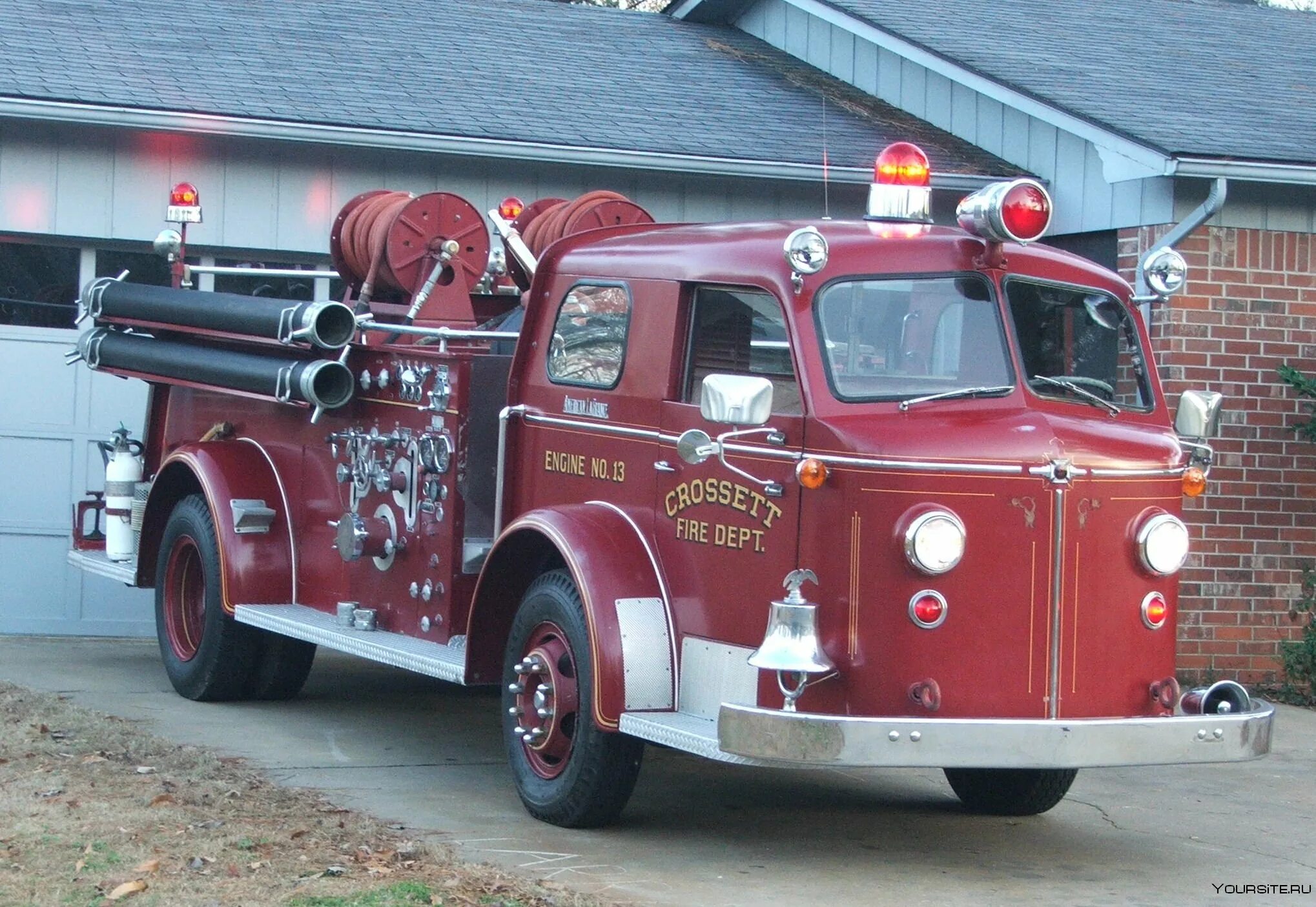 Машина "Fire Truck" пожарная, 49450. American LAFRANCE 700. ЗИЛ 130 Firetruck. АНР-40 130.