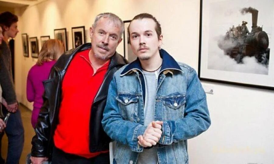 Дети макаревича. Андрей и иван макаревич. Дети макаревича андрея фото. Внебрачная дочь макаревича. Андрей макаревич дети.