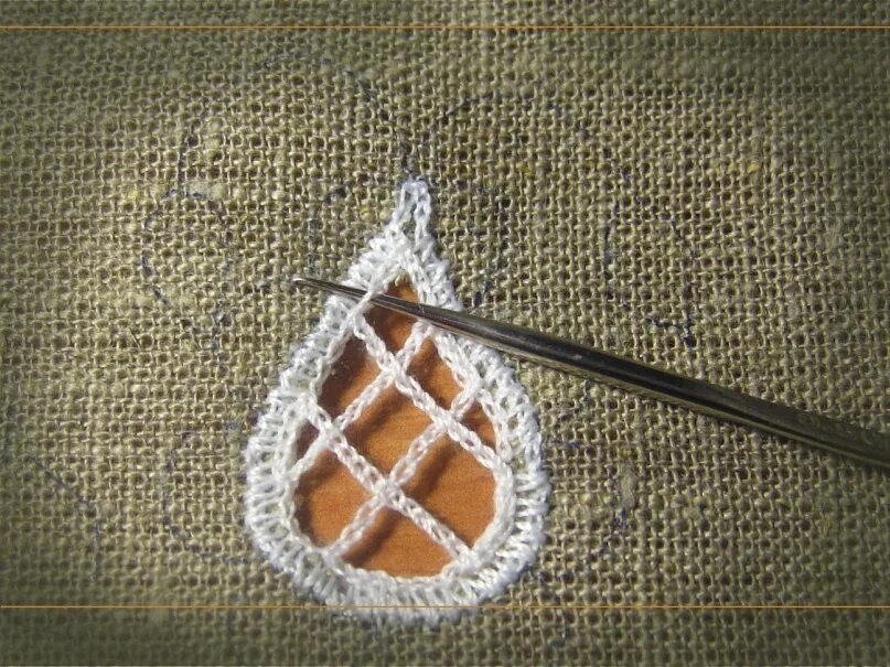 Вышивка на ткани. Вышивка на ткани. Вышивание стебельчатым швом. Ткань с цветочной вышивкой. Вышивка люрексом.