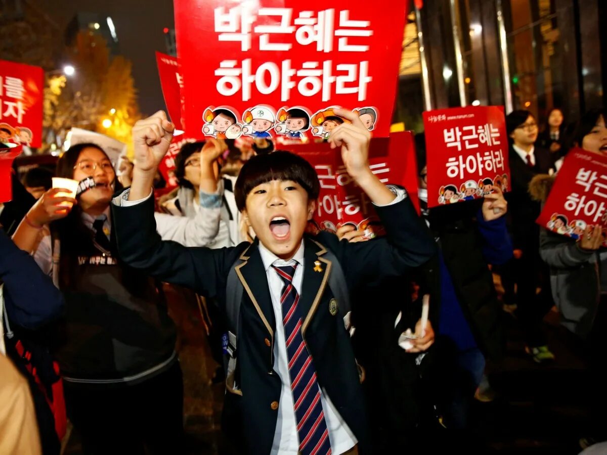 Южнокорейская оппозиция. Корея люди. Shout student.