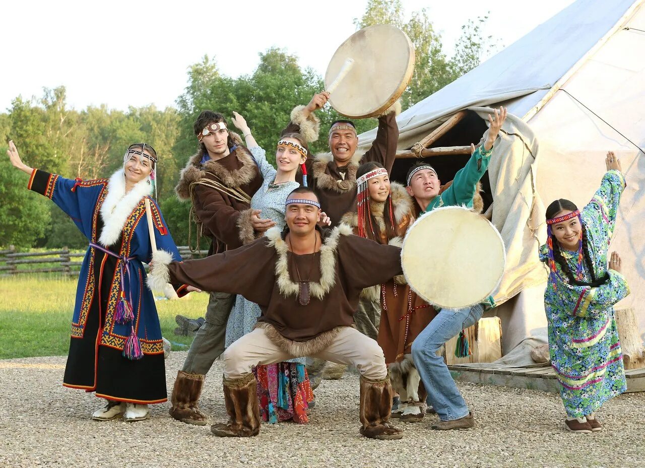 Чукотский ансамбль кочевник. Парк кочевник сергиев посад. Юрта этнопарк кочевник. Парк кочевник хотьково. Экопарк сергиев посад кочевник.