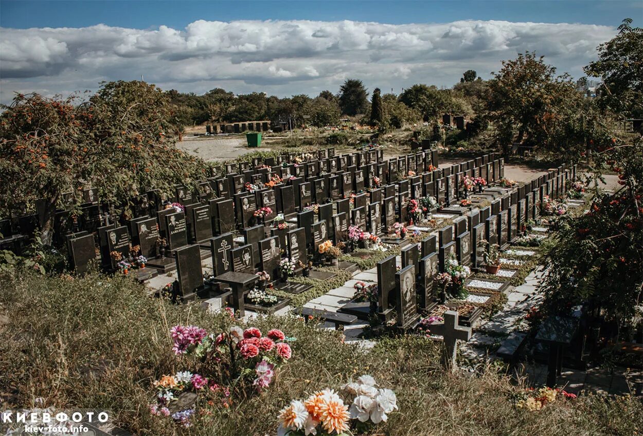 Москва кладбище крематория. Крематорий Новороссийск колумбарий. Колумбарий Митинского кладбища. Северное кладбище Минск крематорий. Кладбище Северное в Минске колумбарий.