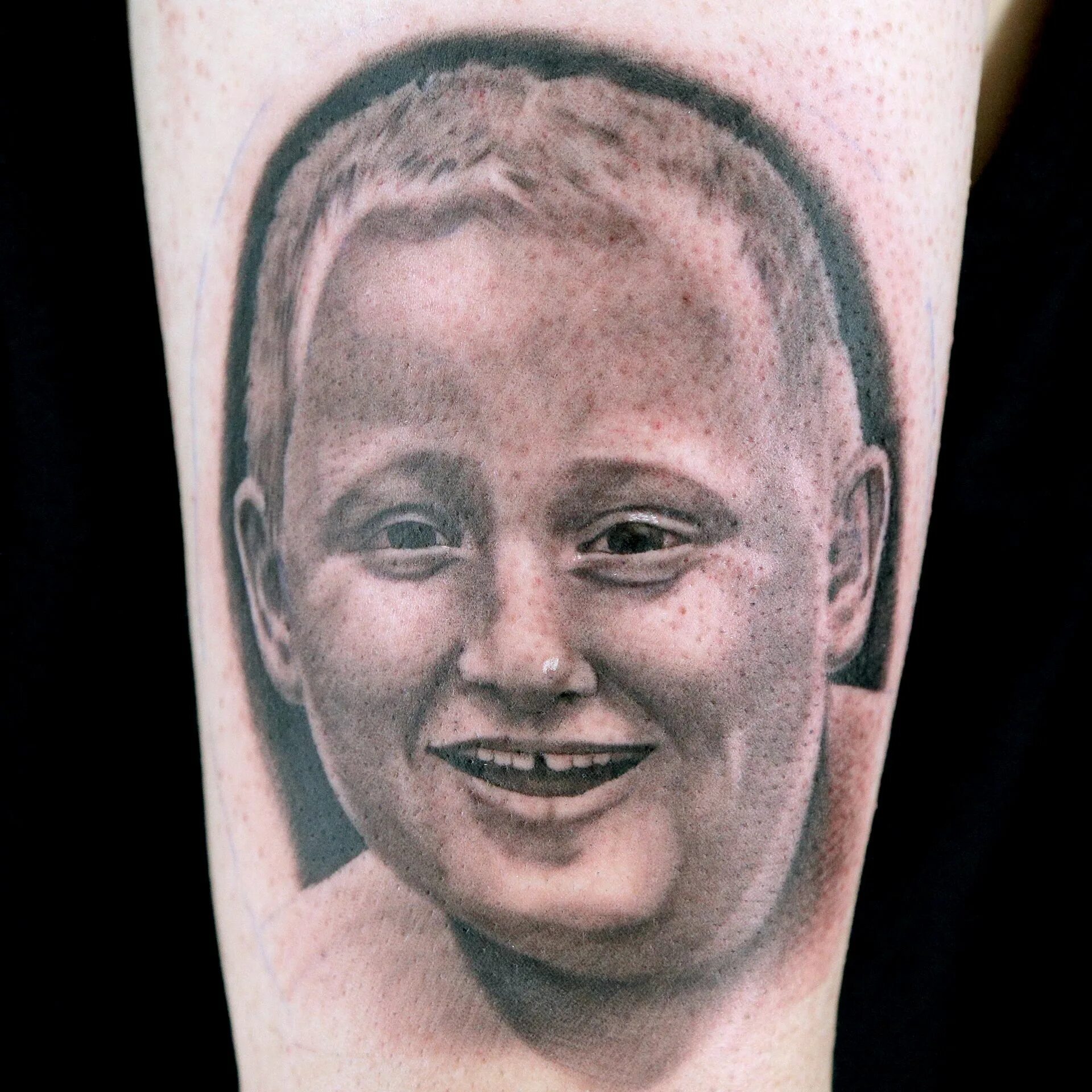 татуировка портрет человека. тату портрет мужчины. татуировка портрет человека. тату портрет. тату с портретом мужа.