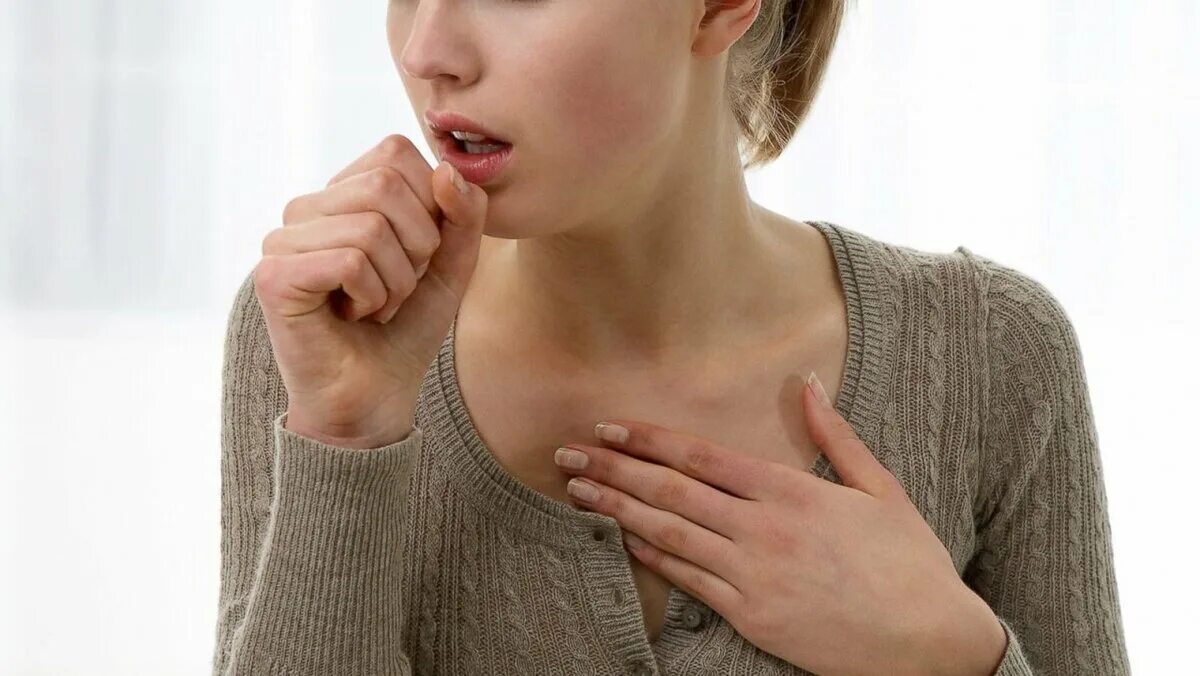 Кашель сильный задыхаешься. Cough кашель. Симптомы першение в горле сухой кашель.