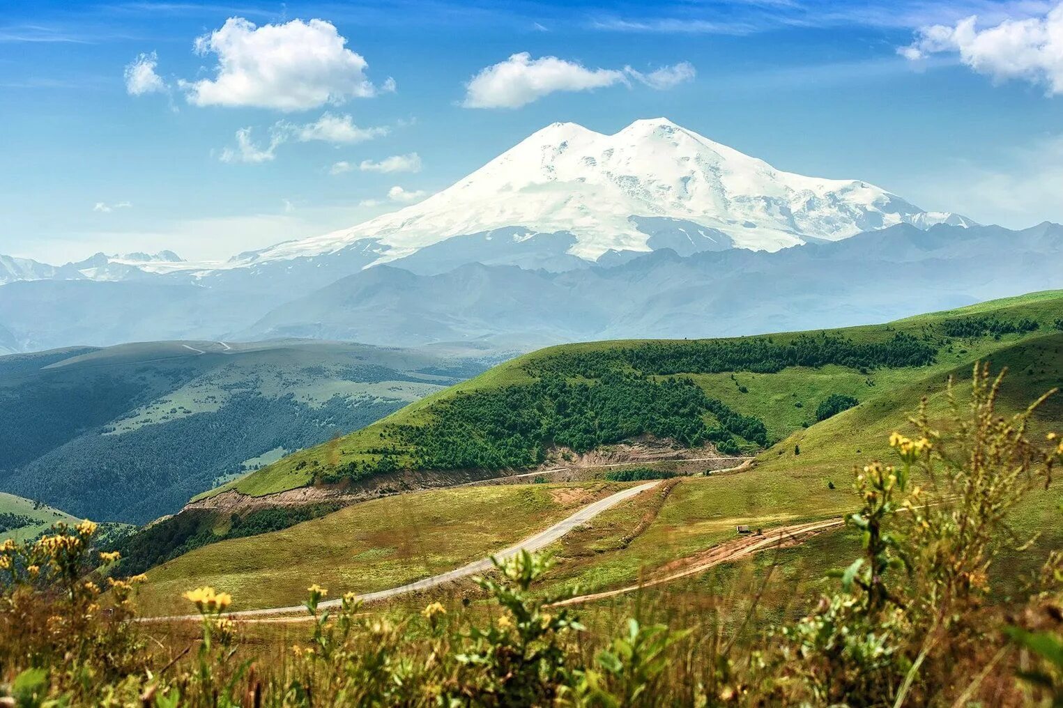 Ставрополье северный кавказ. Гора Эльбрус Кабардино-Балкария. Горы Кабардино Балкарии Нальчик. Горы Кавказа Кисловодск. Горы Эльбрус кавказский хребет.